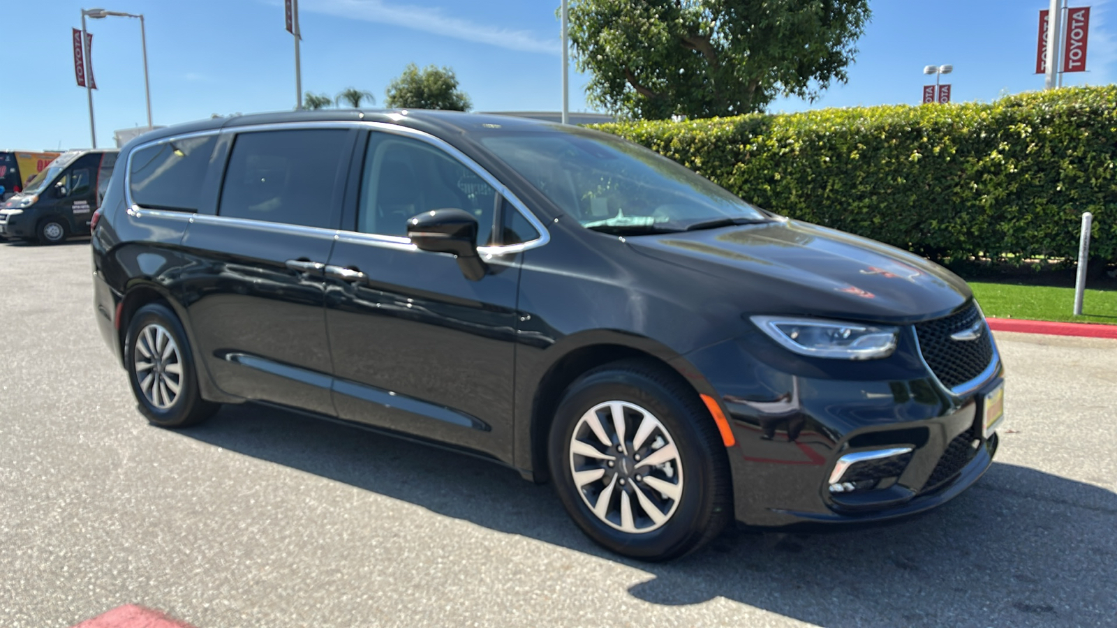 2024 Chrysler Pacifica Hybrid Select 1