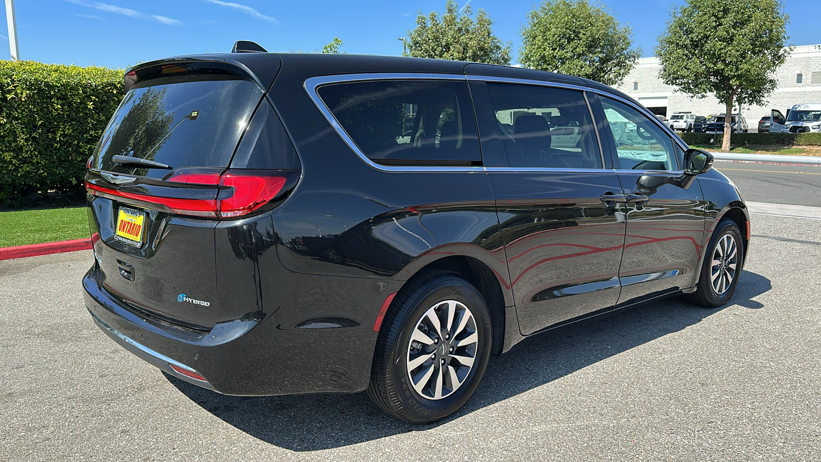 2024 Chrysler Pacifica Hybrid Select 4