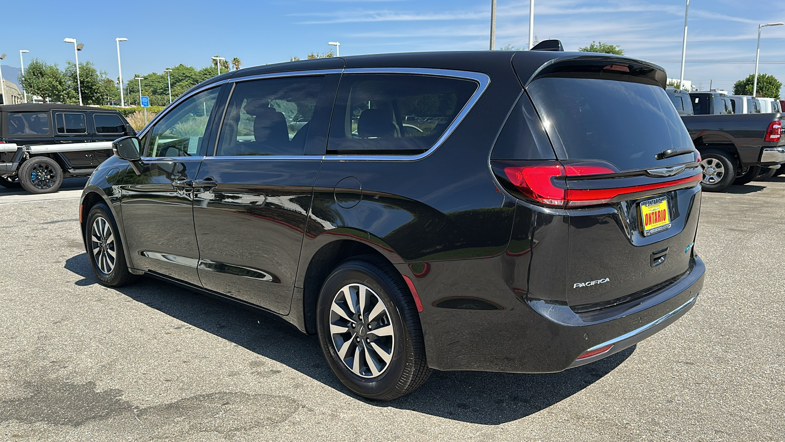 2024 Chrysler Pacifica Hybrid Select 6