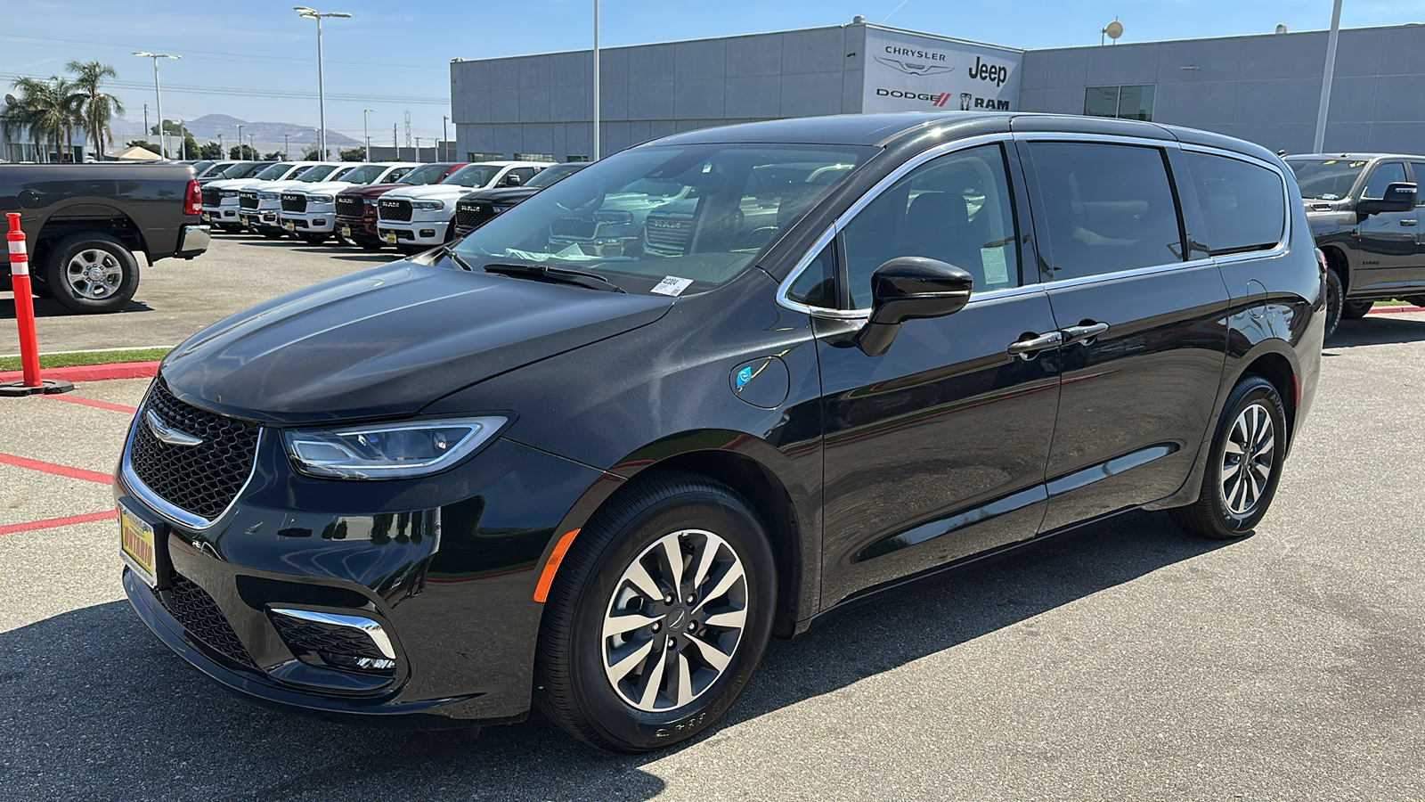 2024 Chrysler Pacifica Hybrid Select 8