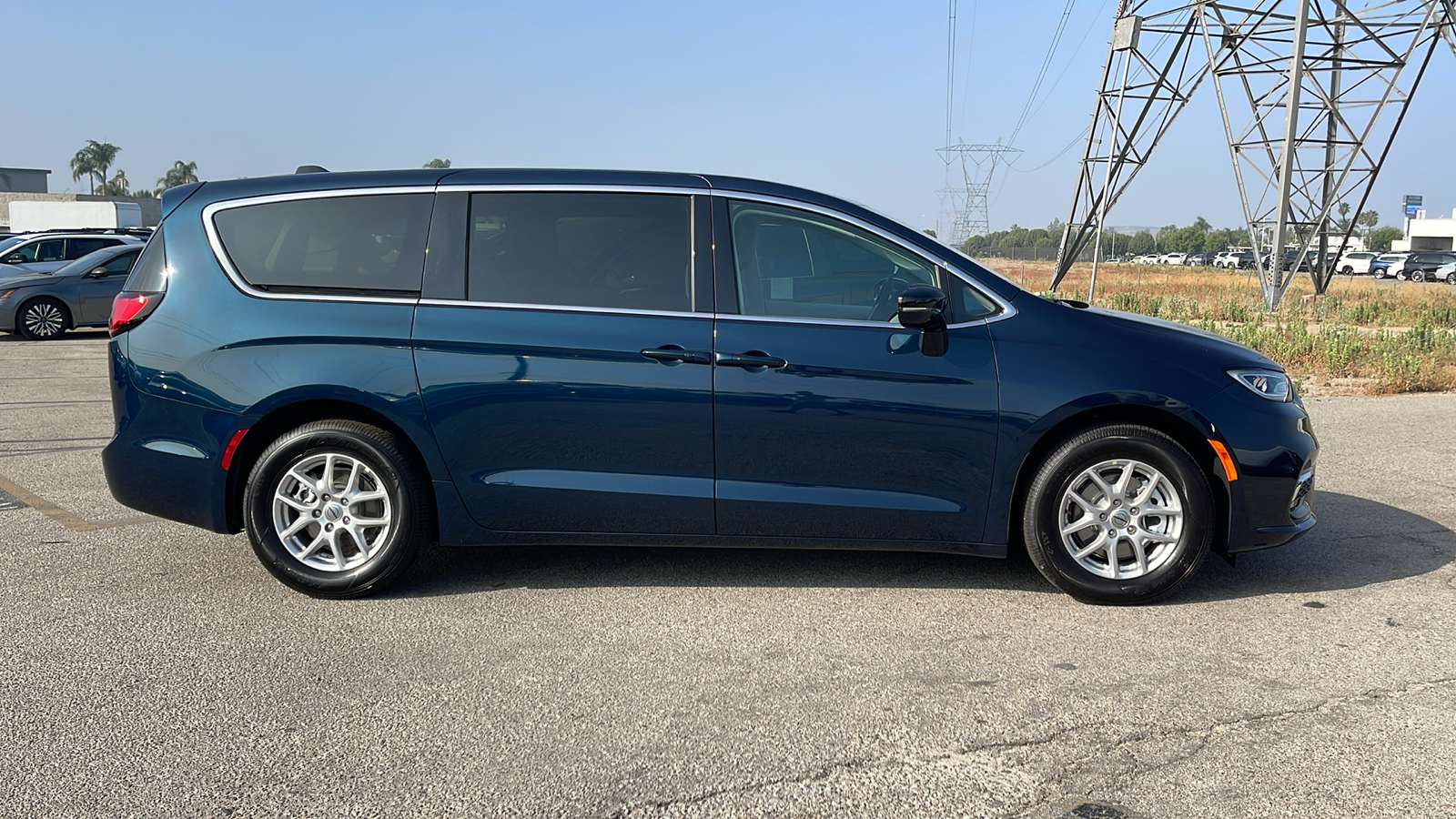 2024 Chrysler Pacifica Touring L 2