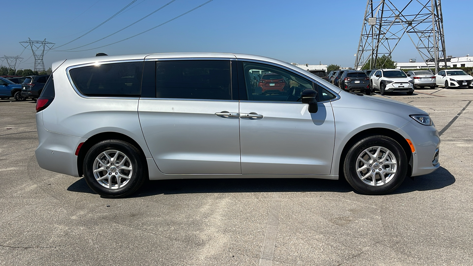 2024 Chrysler Pacifica Touring L 2