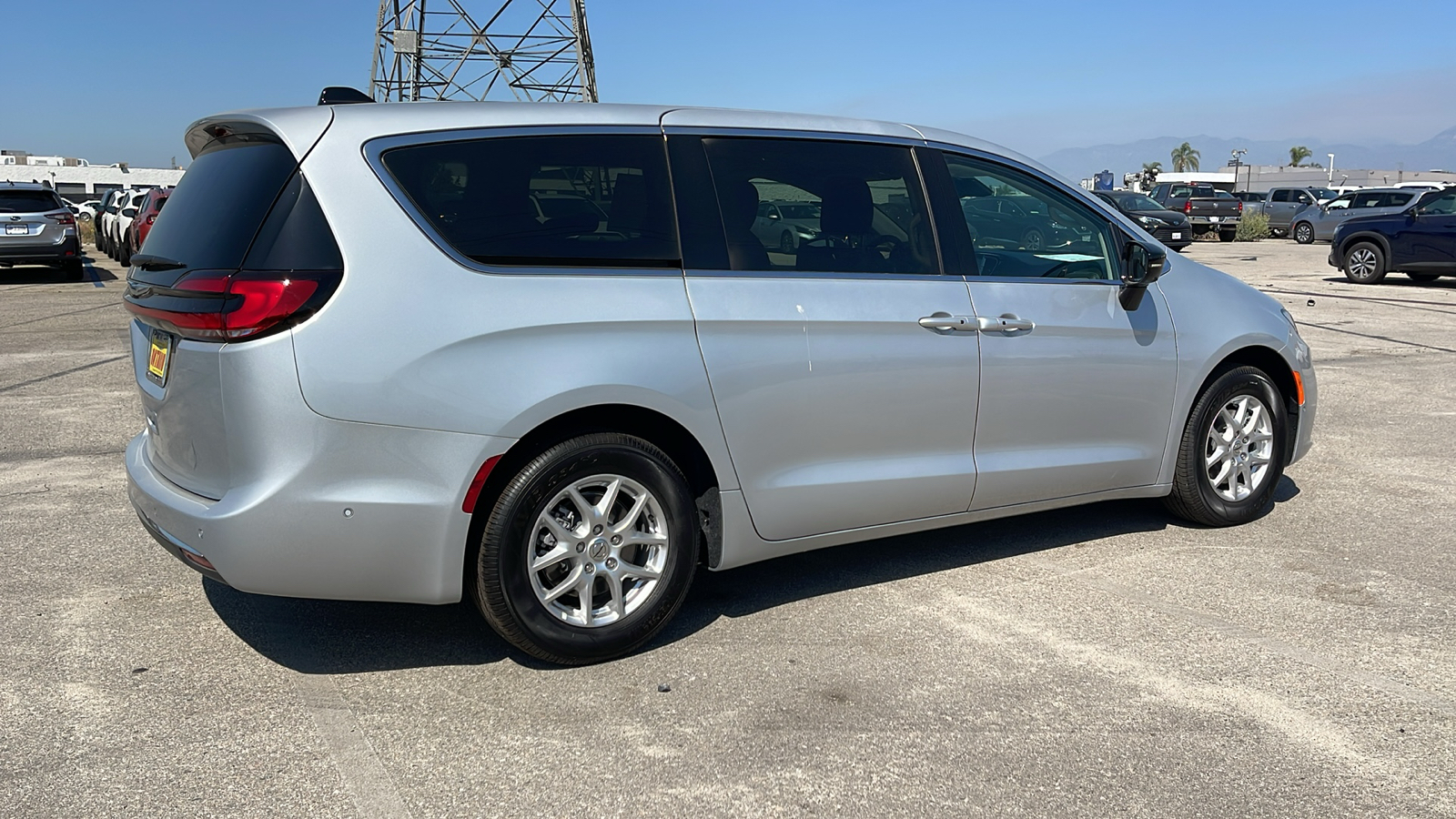 2024 Chrysler Pacifica Touring L 3