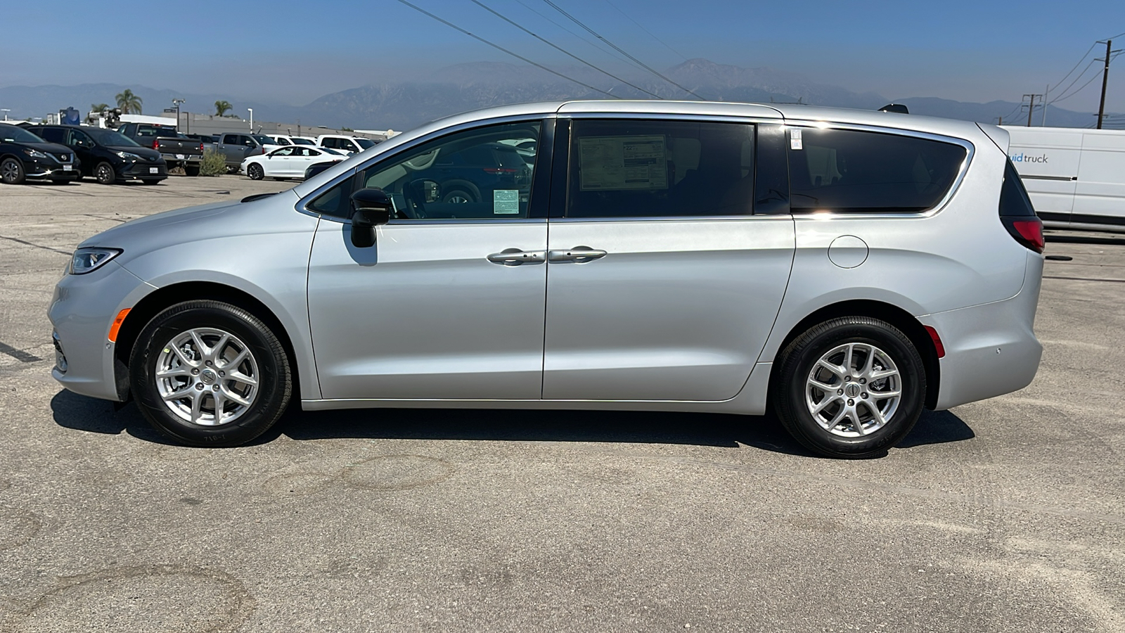 2024 Chrysler Pacifica Touring L 6