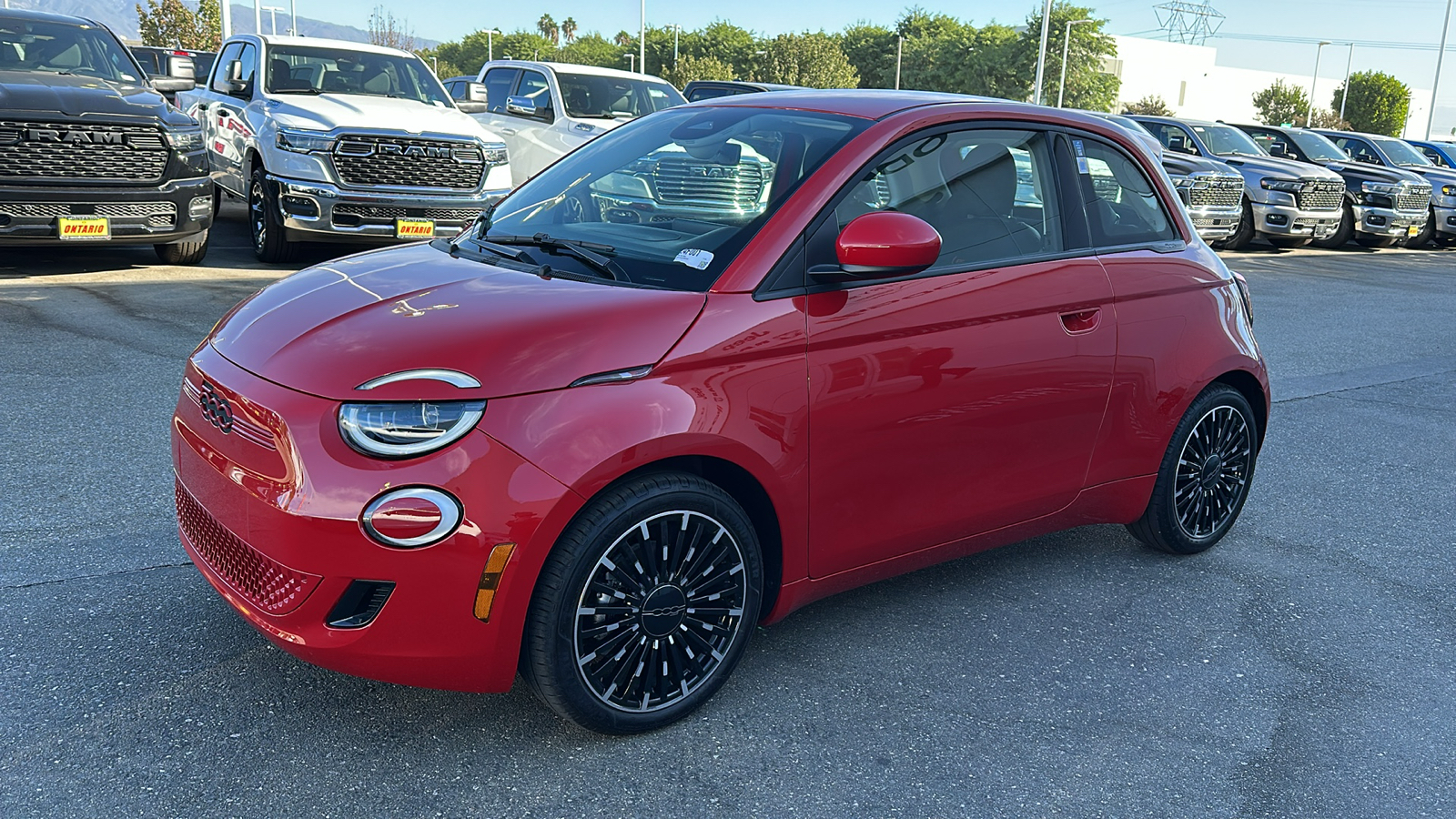 2024 FIAT 500e INSPI(RED) 8