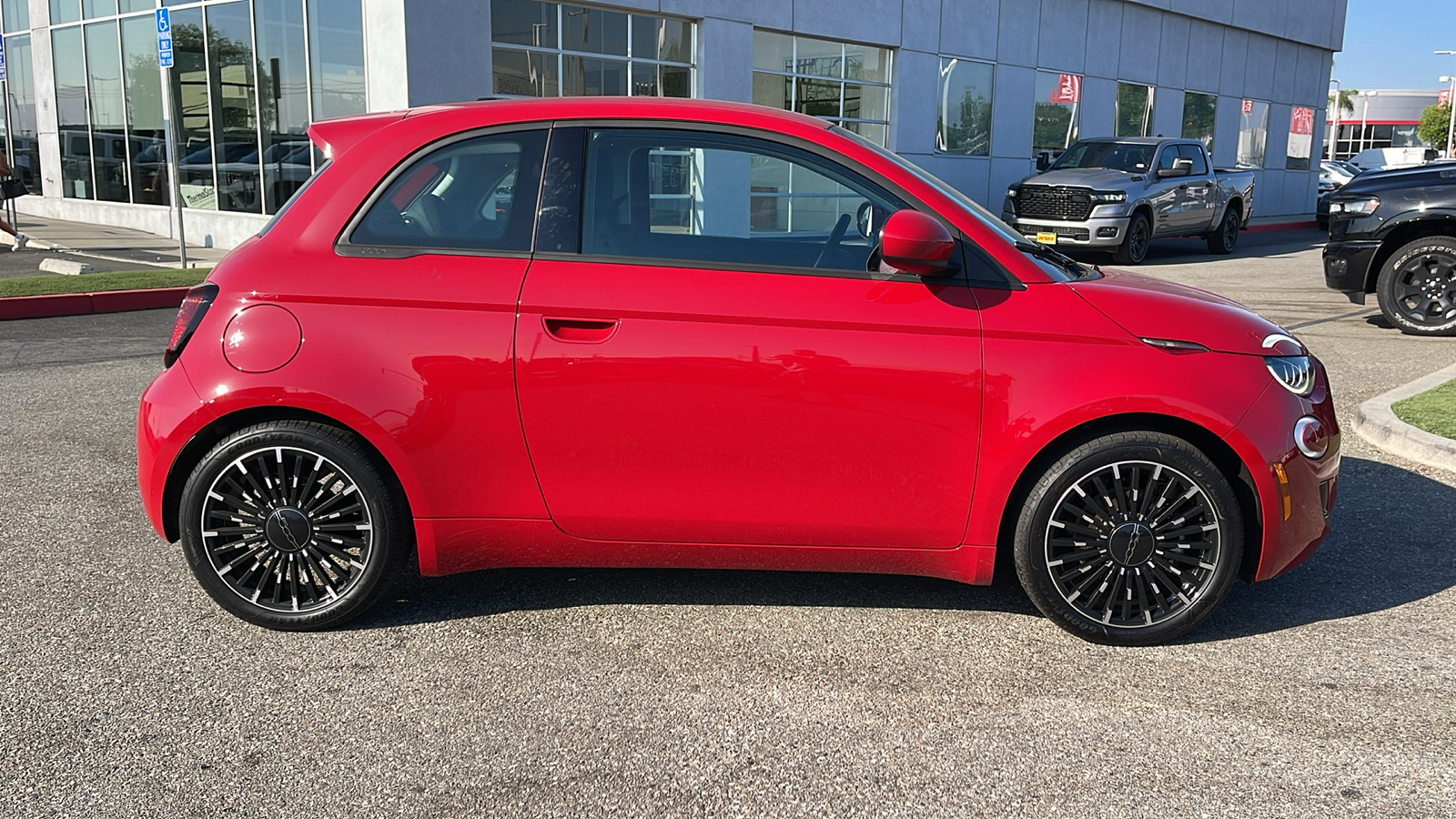 2024 FIAT 500e INSPI(RED) 2