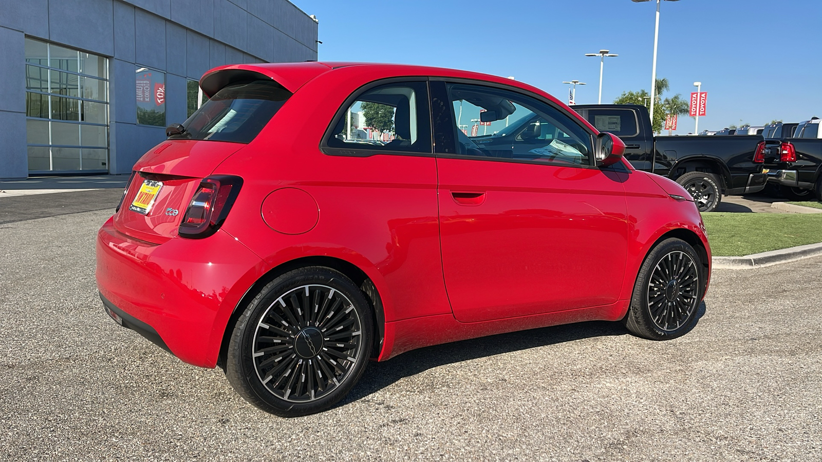 2024 FIAT 500e INSPI(RED) 3