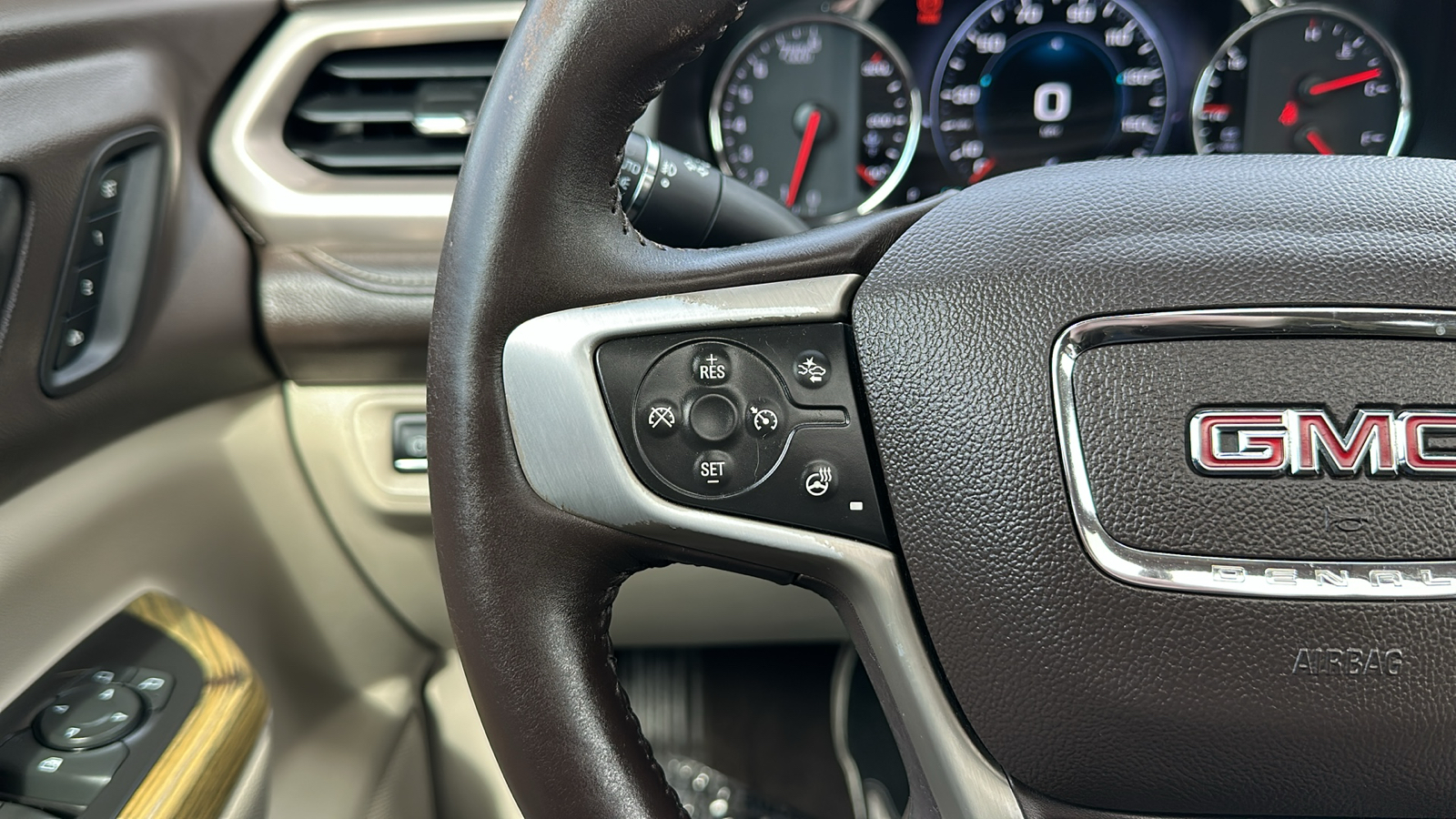 2018 GMC Acadia Denali 19