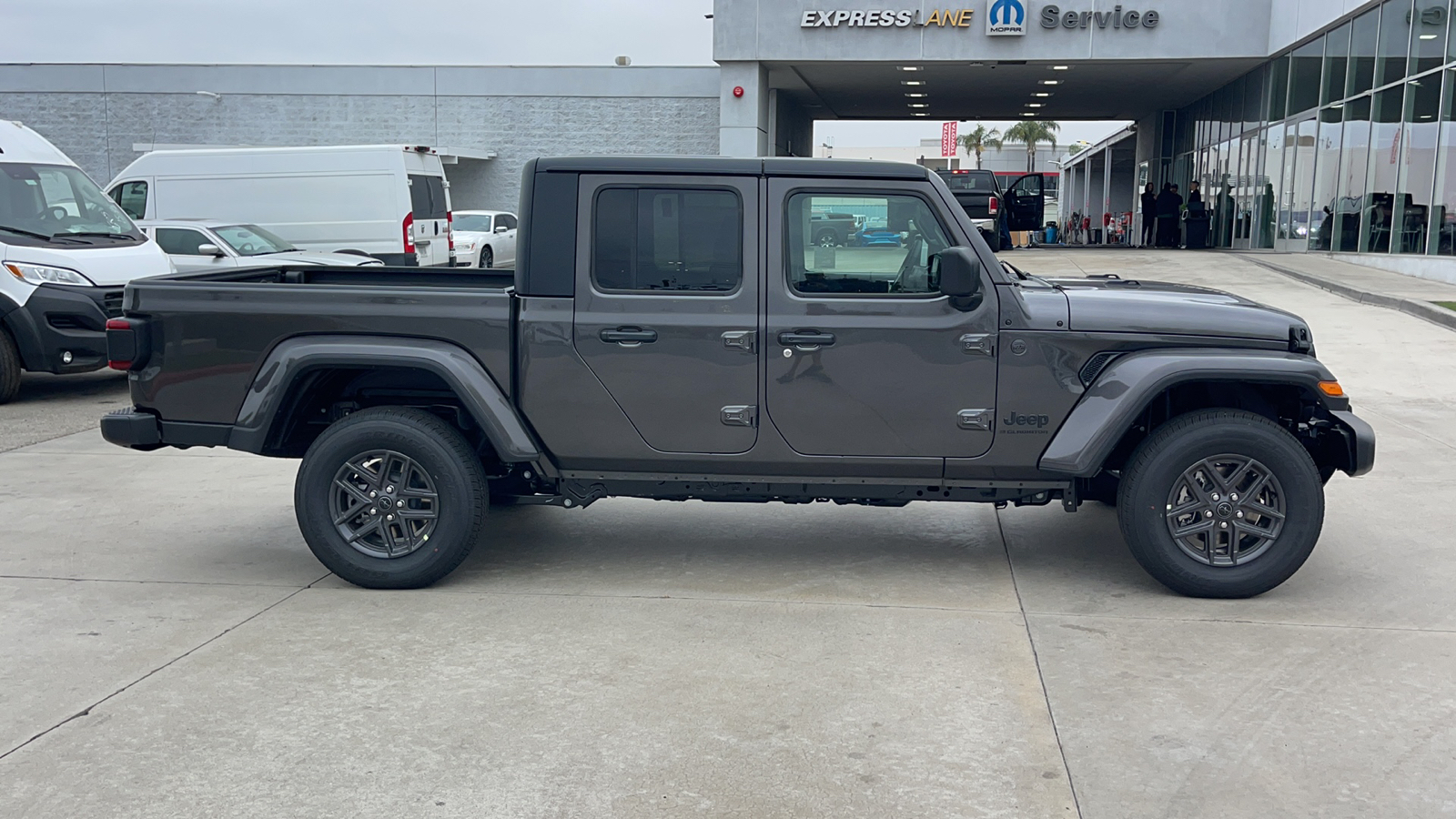 2024 Jeep Gladiator Sport S 2