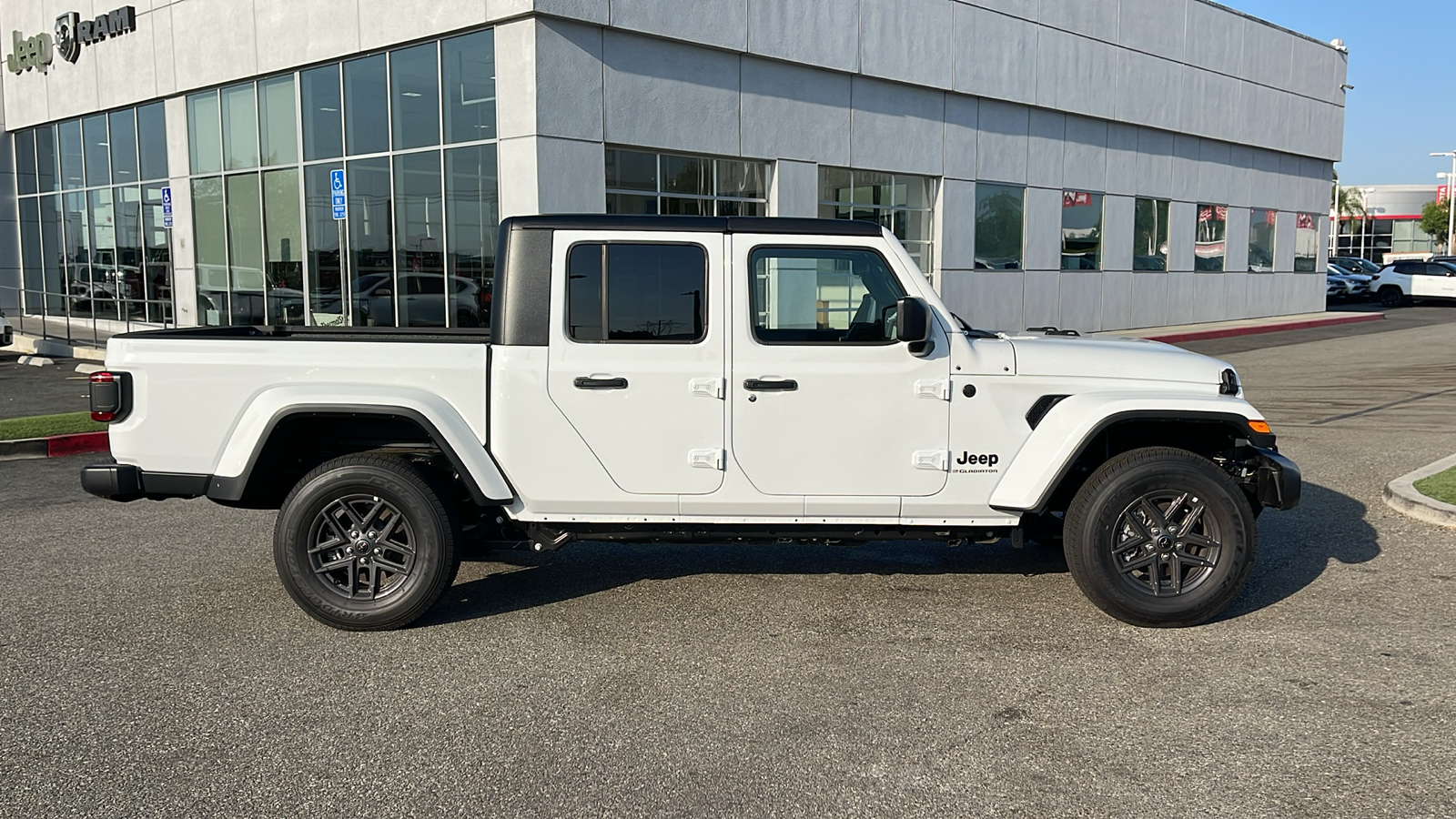 2024 Jeep Gladiator Sport S 2