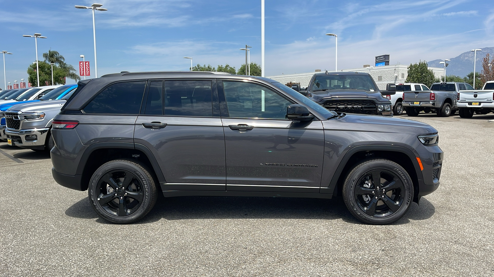 2024 Jeep Grand Cherokee Altitude X 2