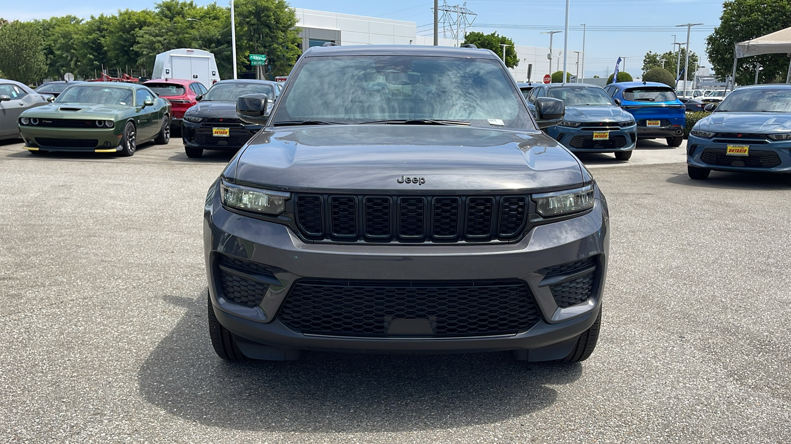 2024 Jeep Grand Cherokee Altitude X 8