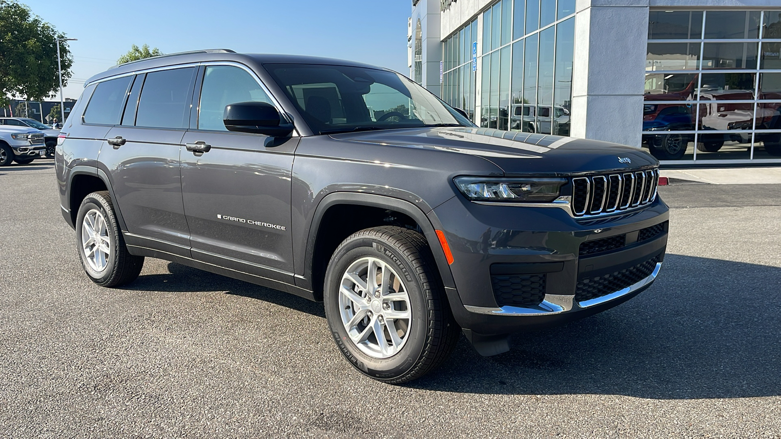 2024 Jeep Grand Cherokee L Laredo 1