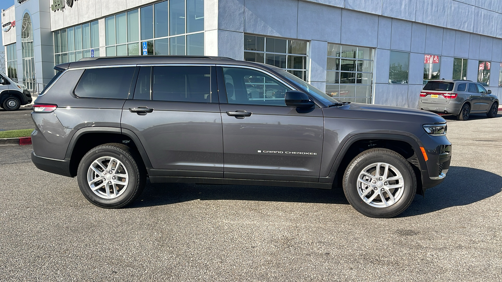 2024 Jeep Grand Cherokee L Laredo 2