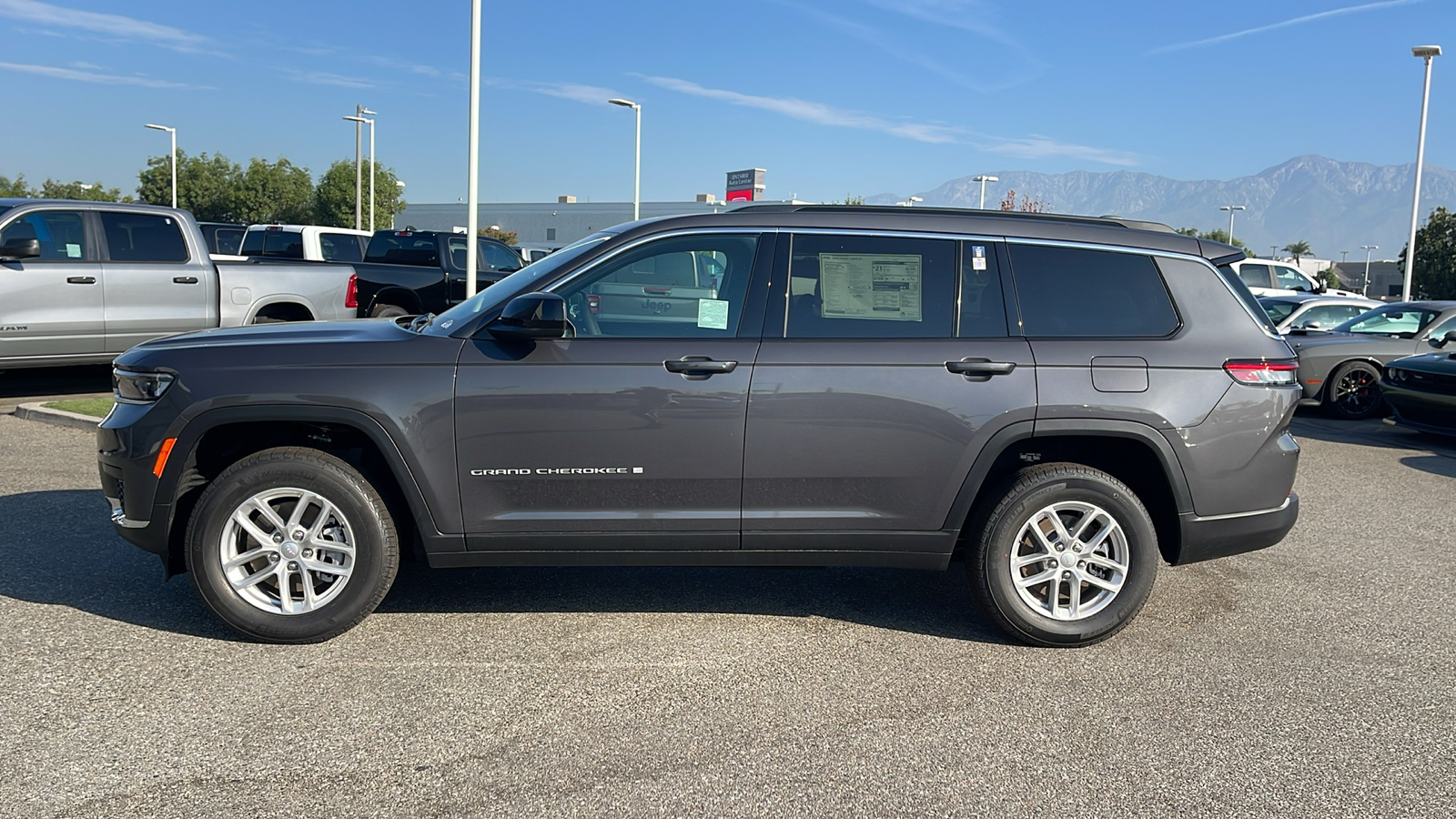 2024 Jeep Grand Cherokee L Laredo 6