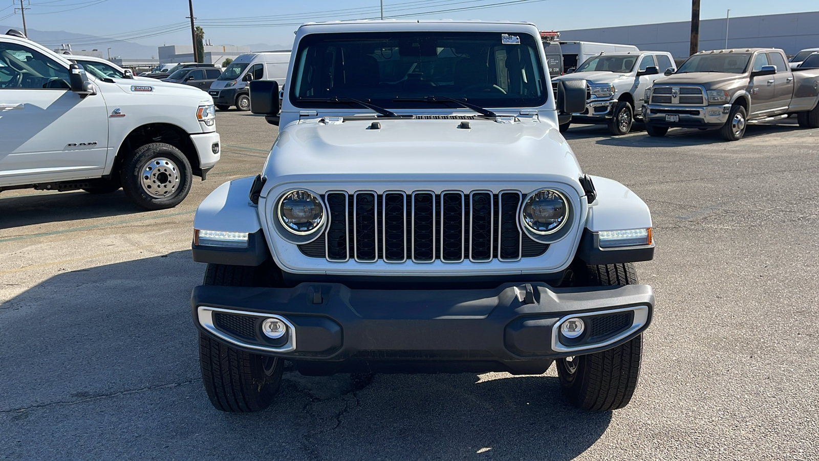 2024 Jeep Wrangler Sahara 8