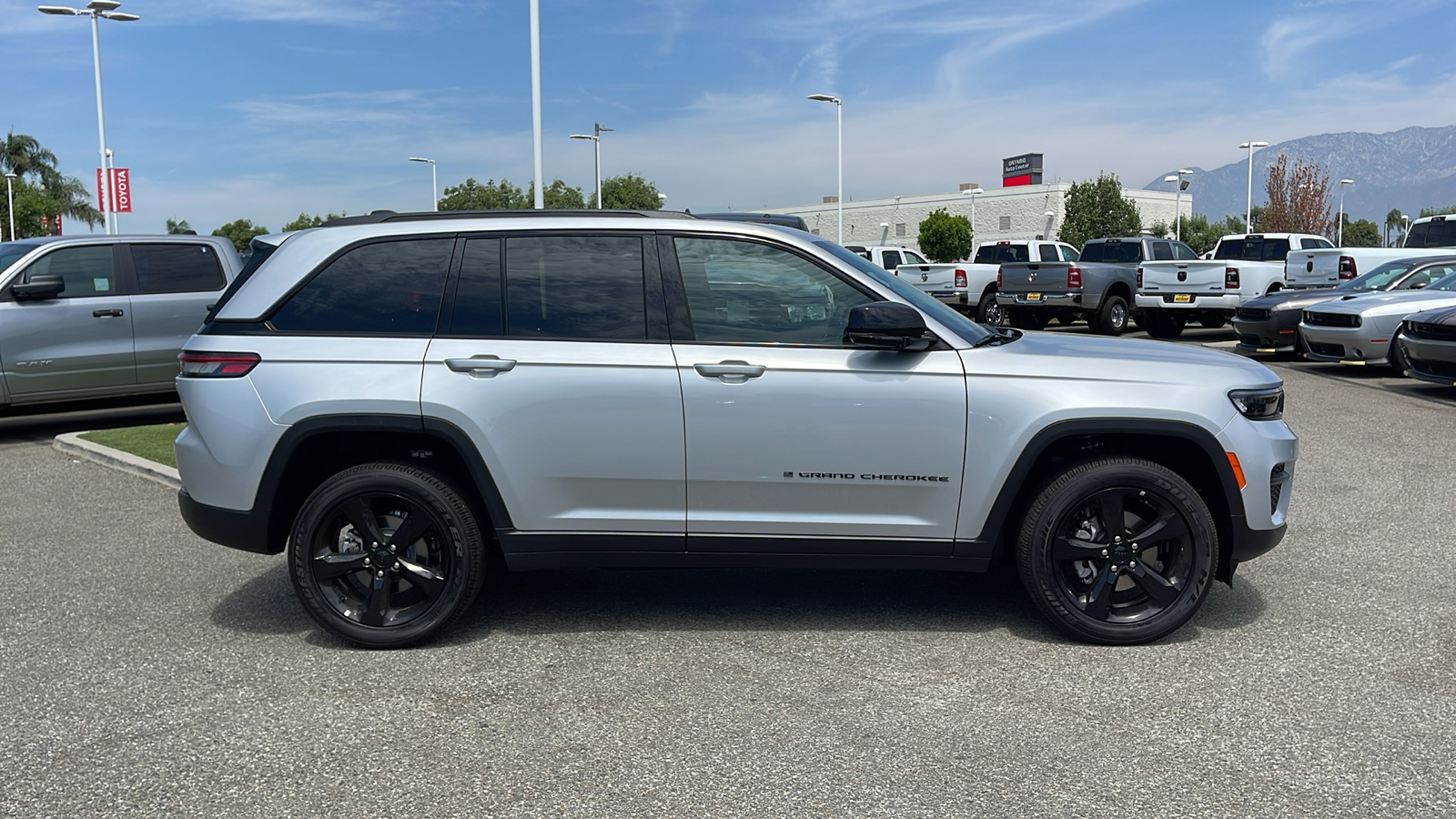 2024 Jeep Grand Cherokee Altitude X 2