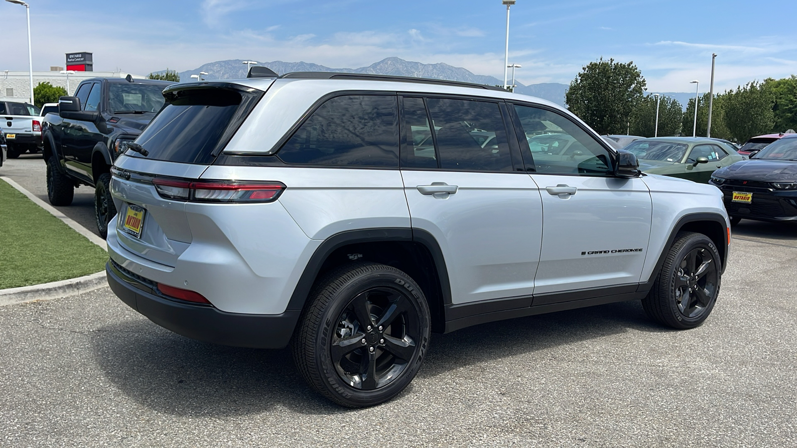 2024 Jeep Grand Cherokee Altitude X 3