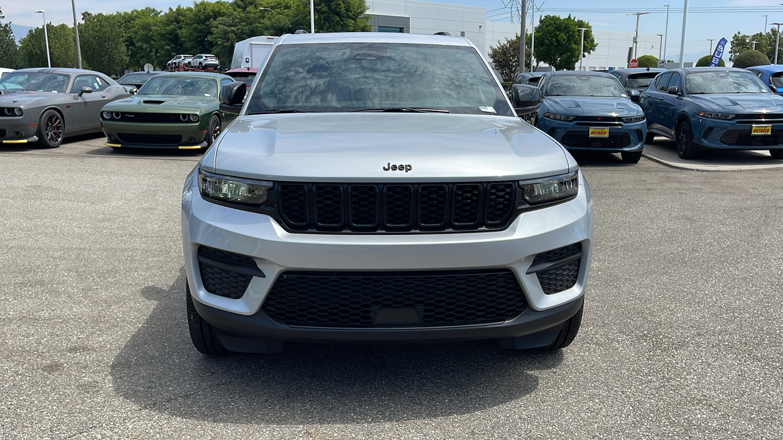 2024 Jeep Grand Cherokee Altitude X 8