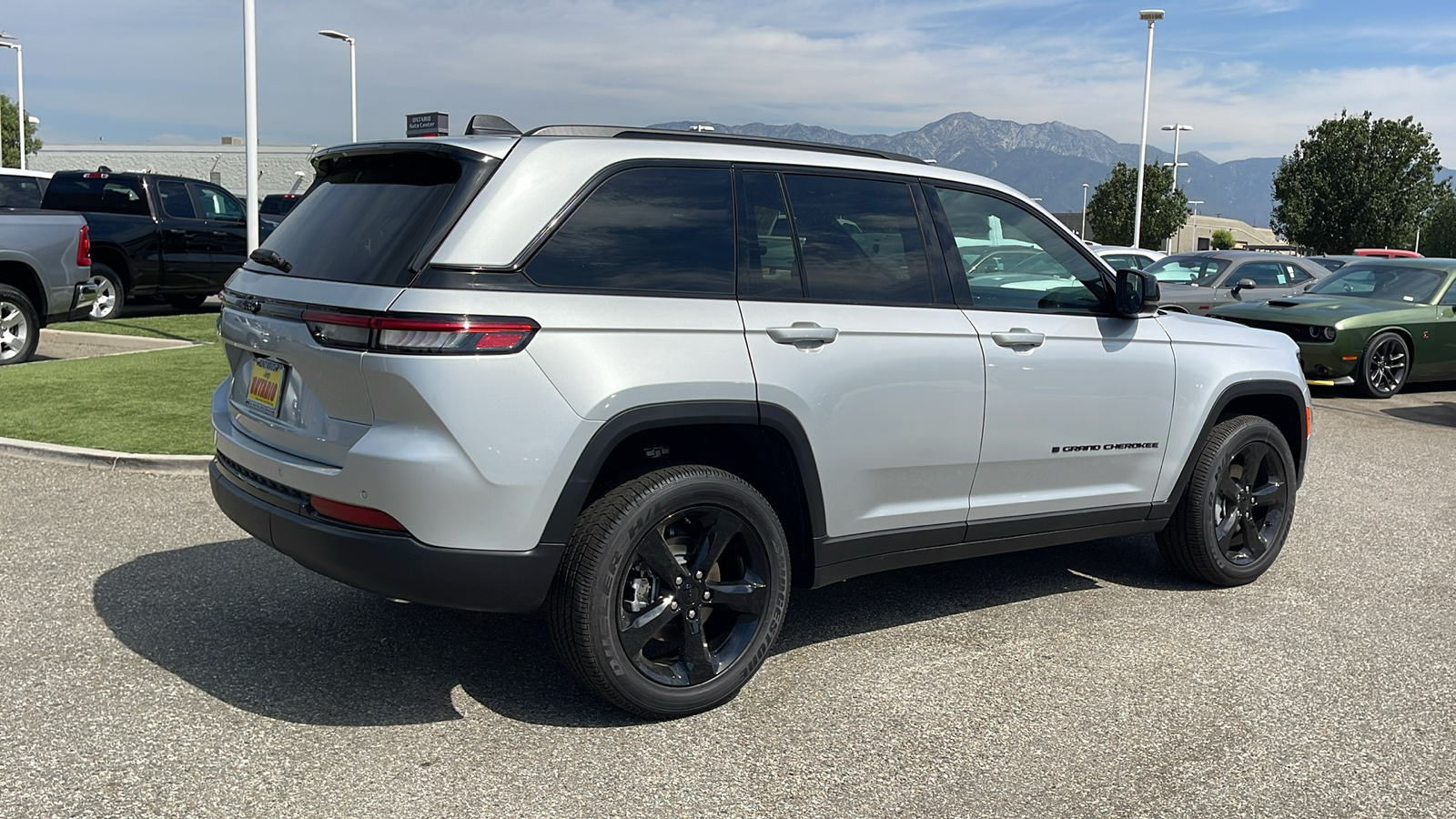 2024 Jeep Grand Cherokee Altitude X 3