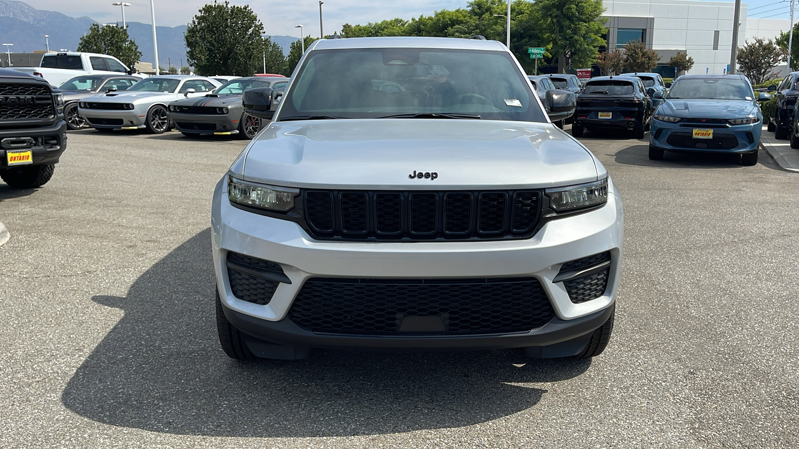 2024 Jeep Grand Cherokee Altitude X 8