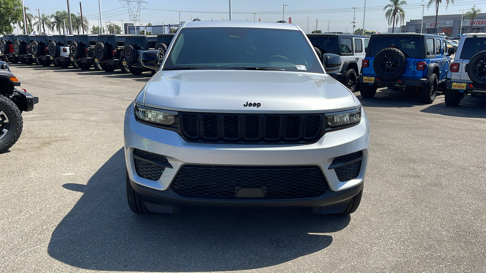 2024 Jeep Grand Cherokee Altitude X 8