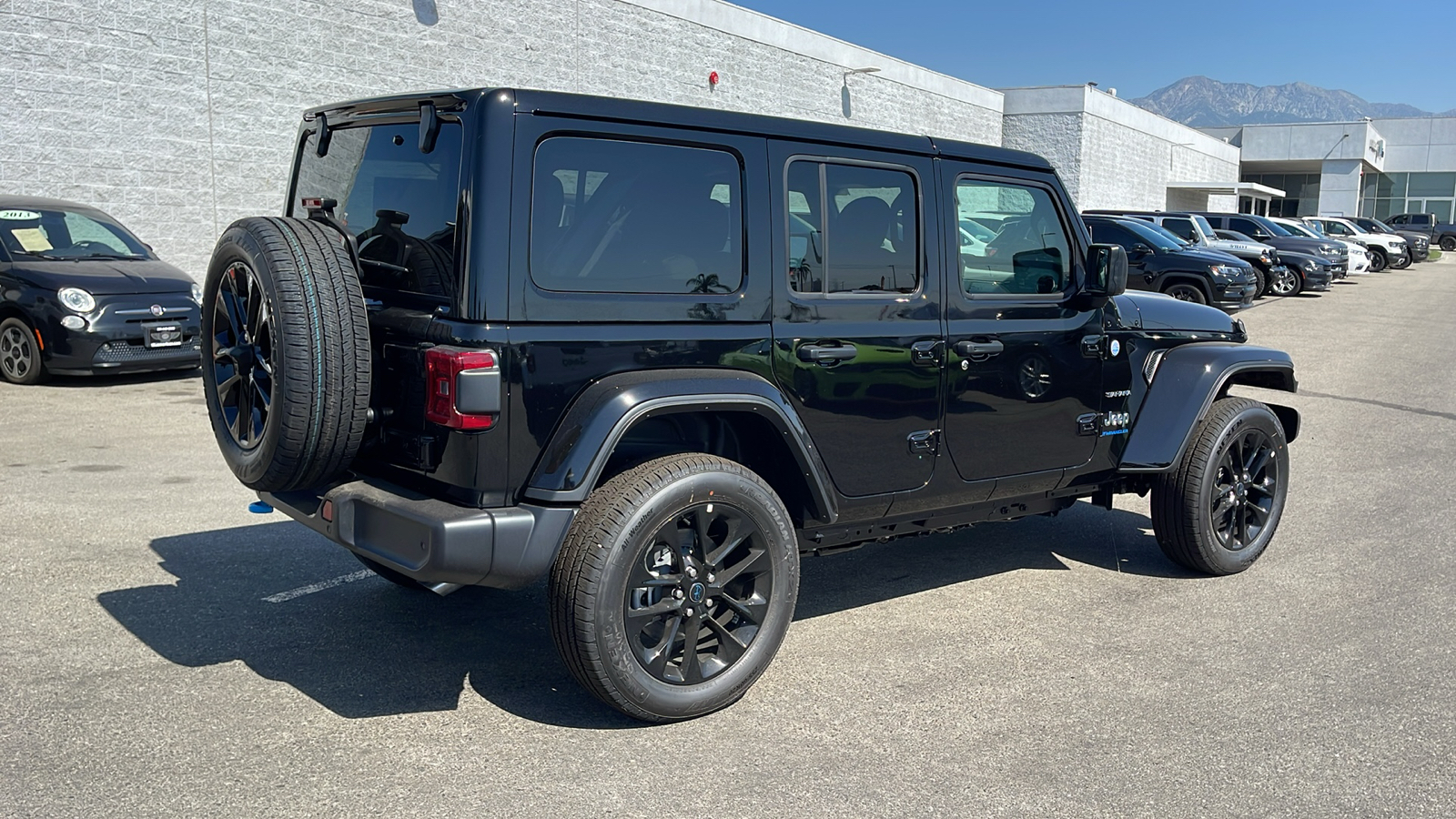 2024 Jeep Wrangler 4xe Sahara 3