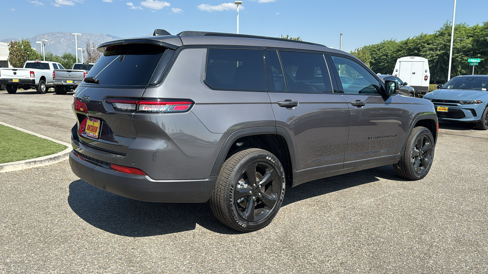 2024 Jeep Grand Cherokee L Altitude X 3