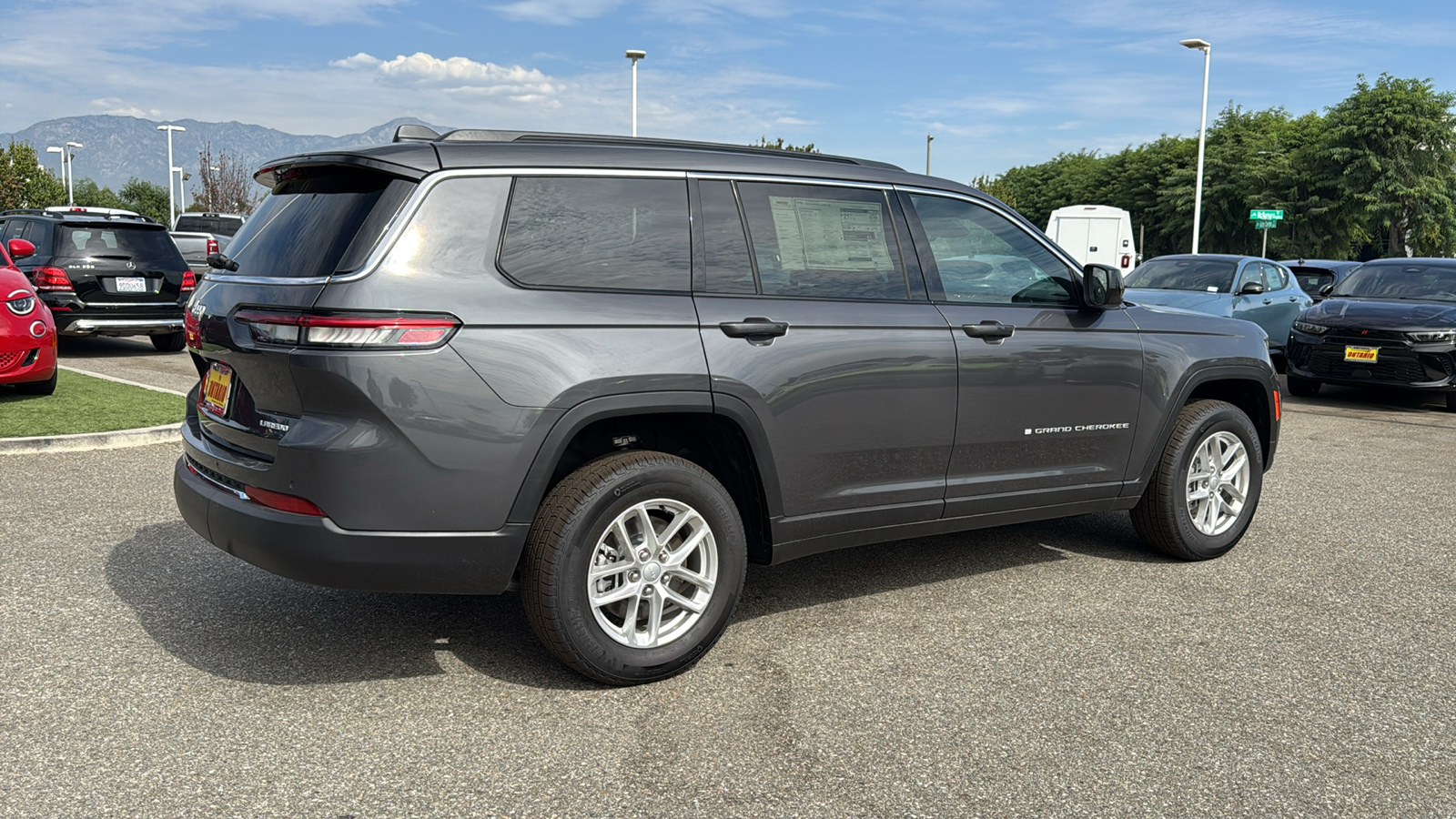 2024 Jeep Grand Cherokee L Laredo 3