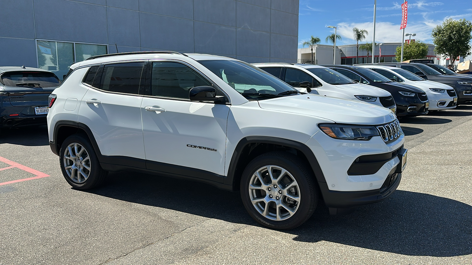 2024 Jeep Compass Latitude Lux 2