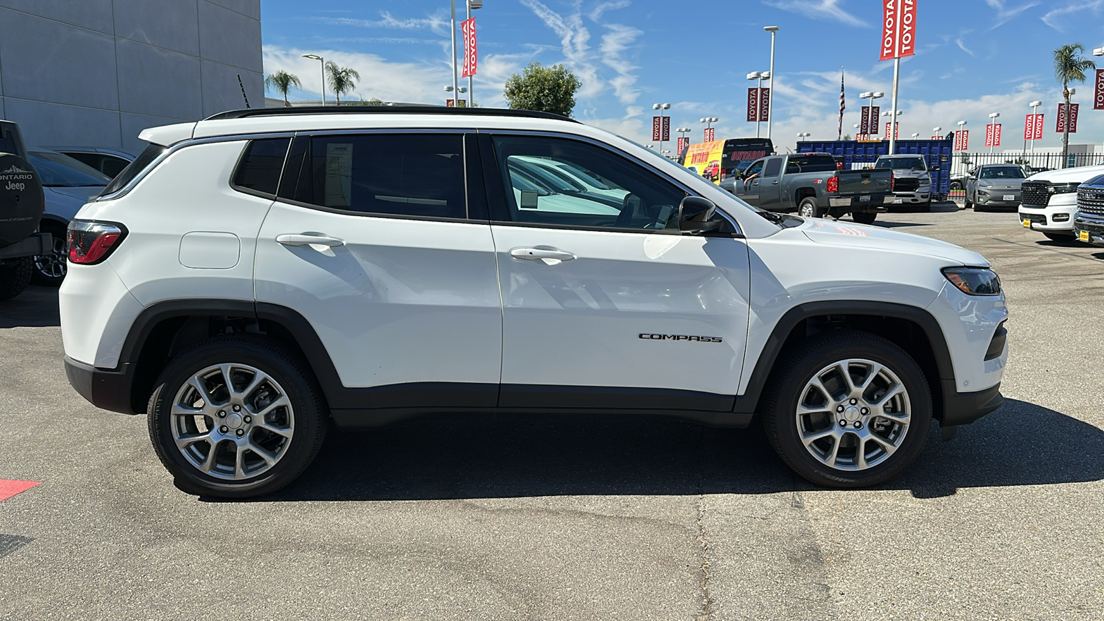 2024 Jeep Compass Latitude Lux 3