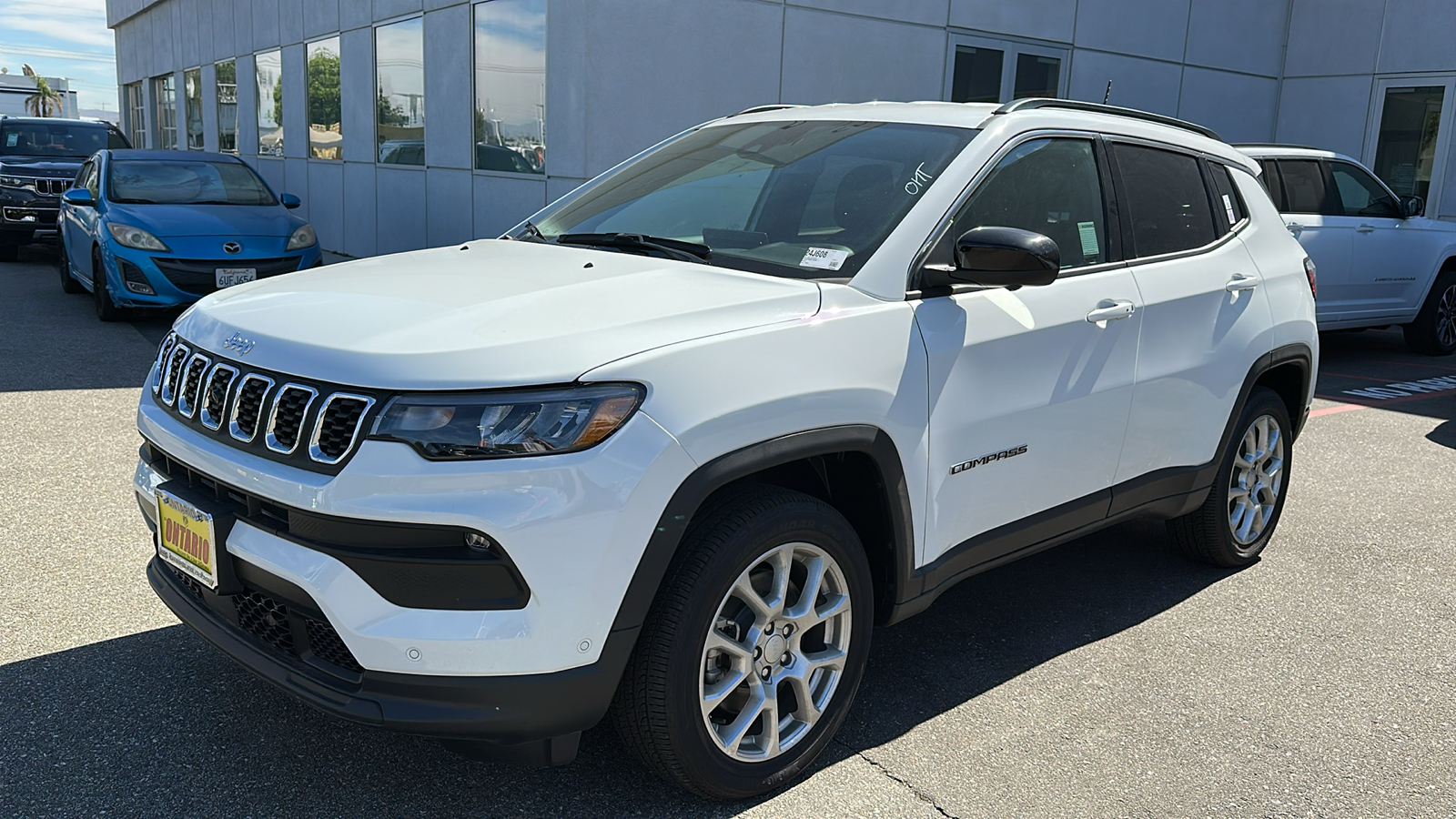 2024 Jeep Compass Latitude Lux 8