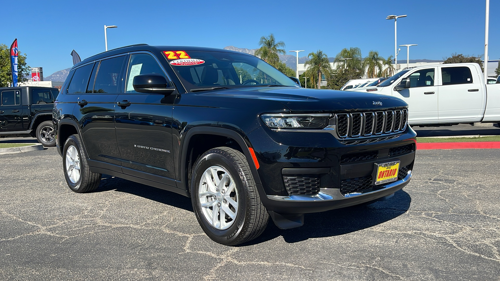 2022 Jeep Grand Cherokee L Laredo 1