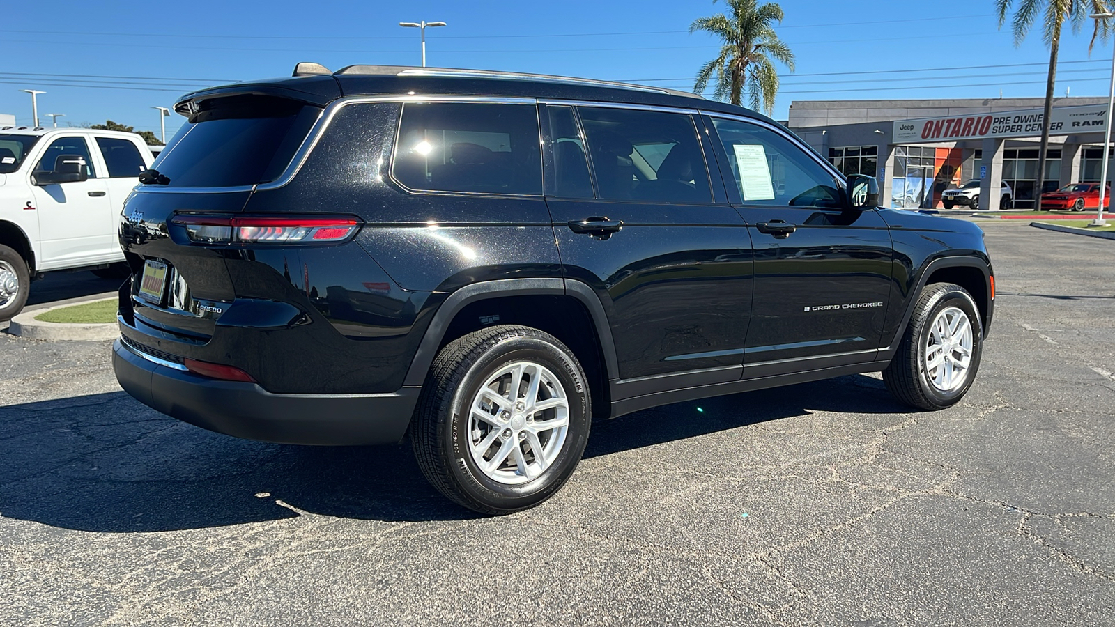 2022 Jeep Grand Cherokee L Laredo 3