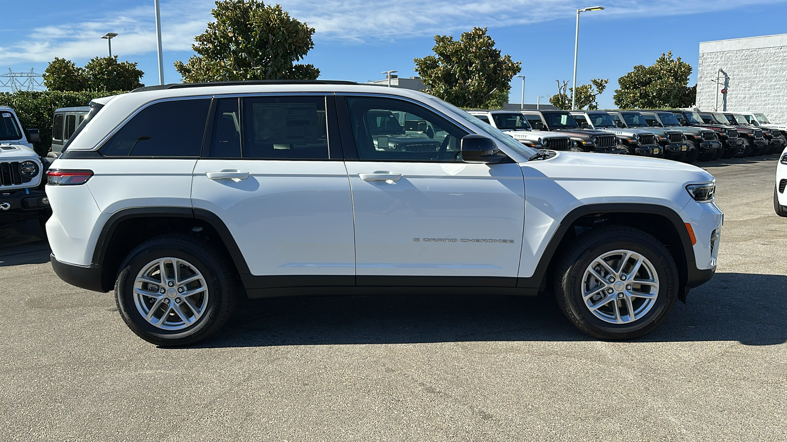 2024 Jeep Grand Cherokee Laredo X 3