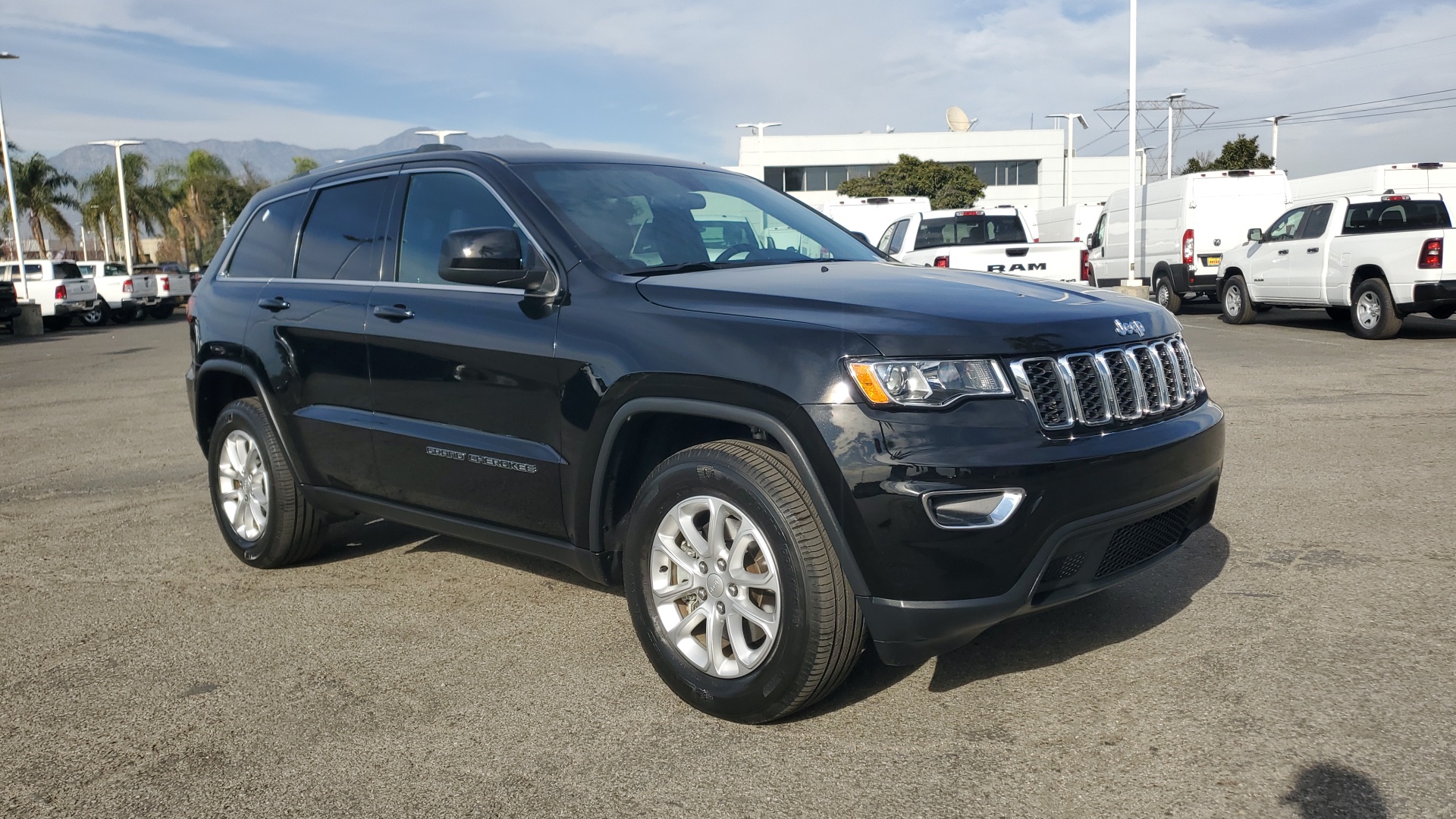 2021 Jeep Grand Cherokee Laredo E 1