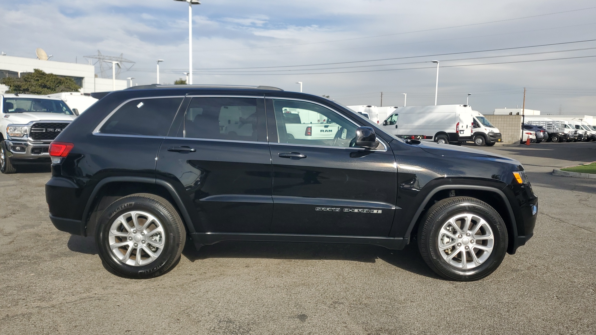 2021 Jeep Grand Cherokee Laredo E 2