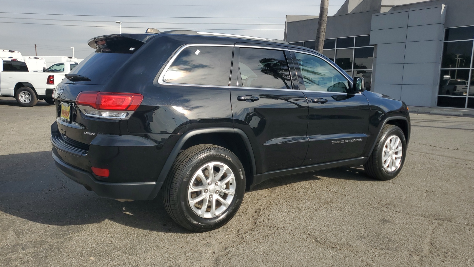 2021 Jeep Grand Cherokee Laredo E 3