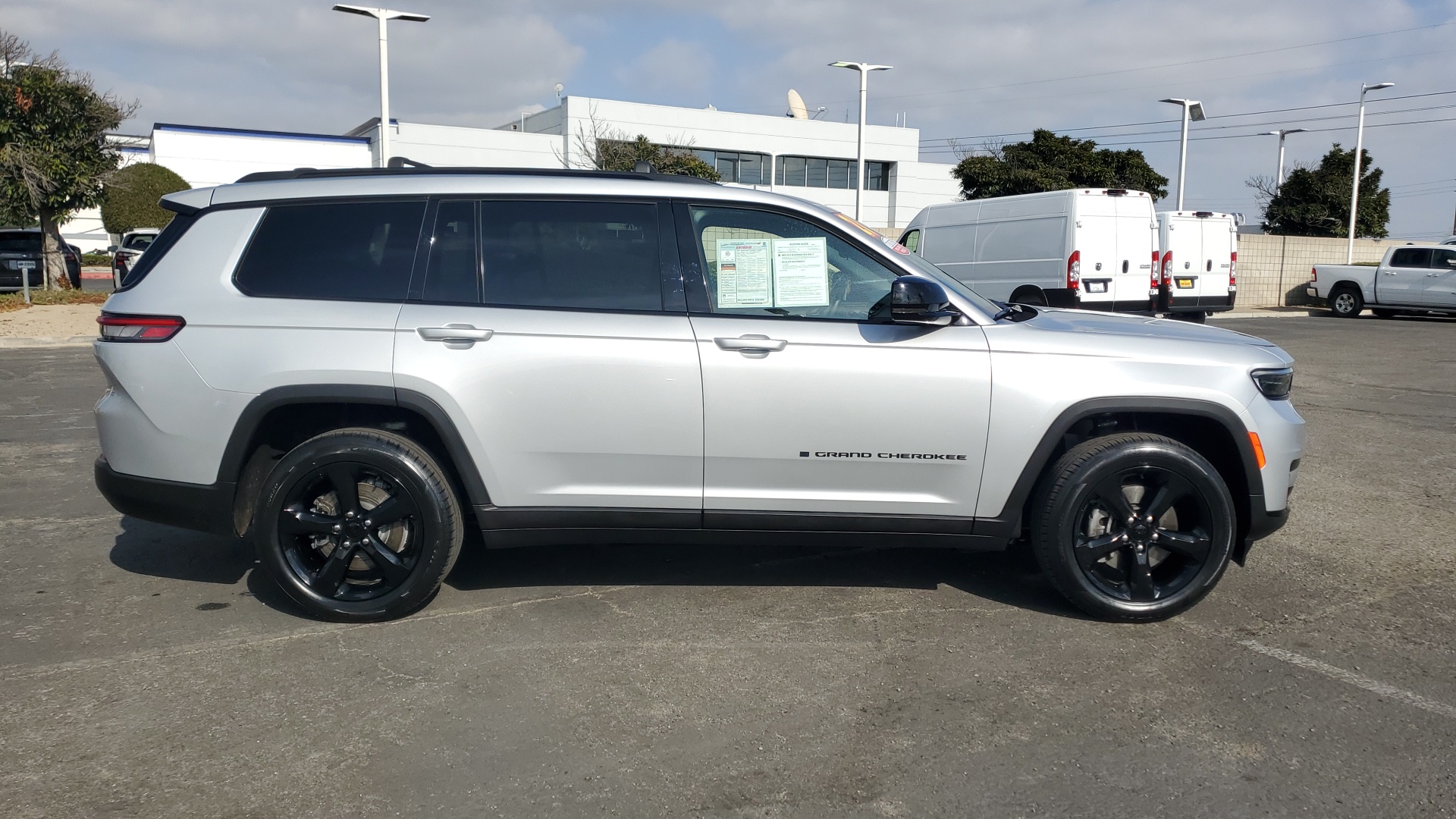 2021 Jeep Grand Cherokee L Laredo 2