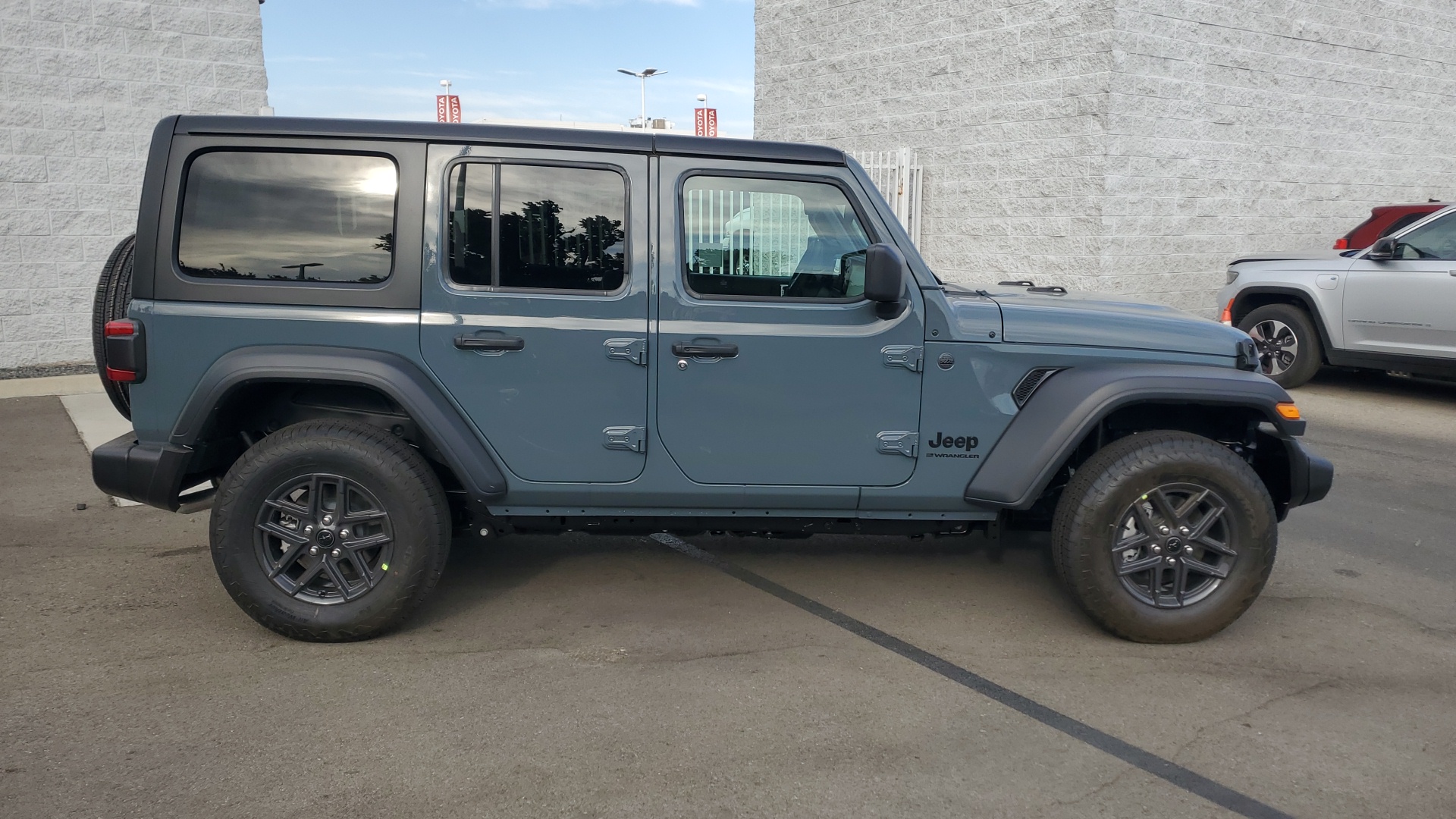 2025 Jeep Wrangler Sport 2