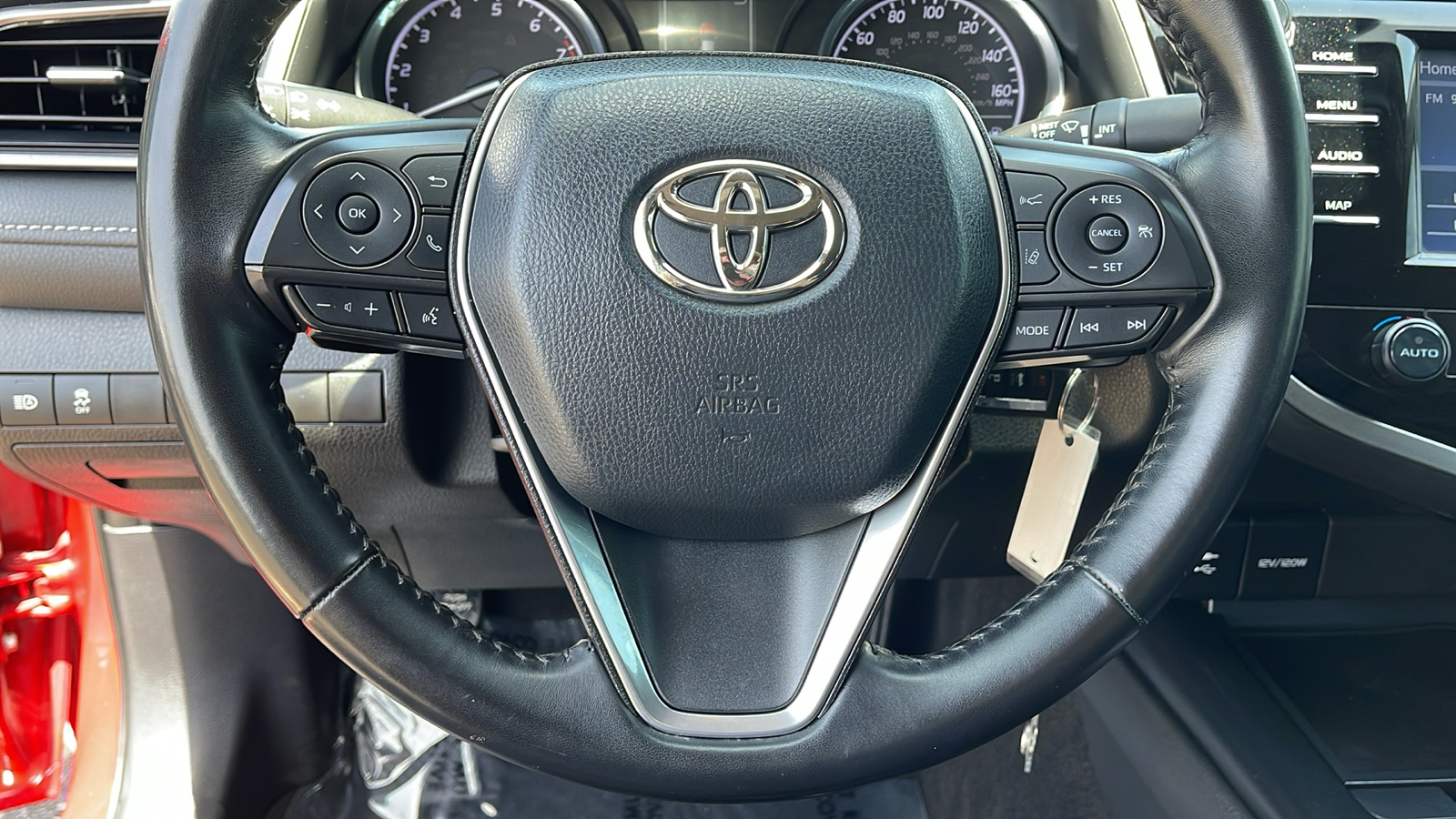 2019 Toyota Camry SE 19