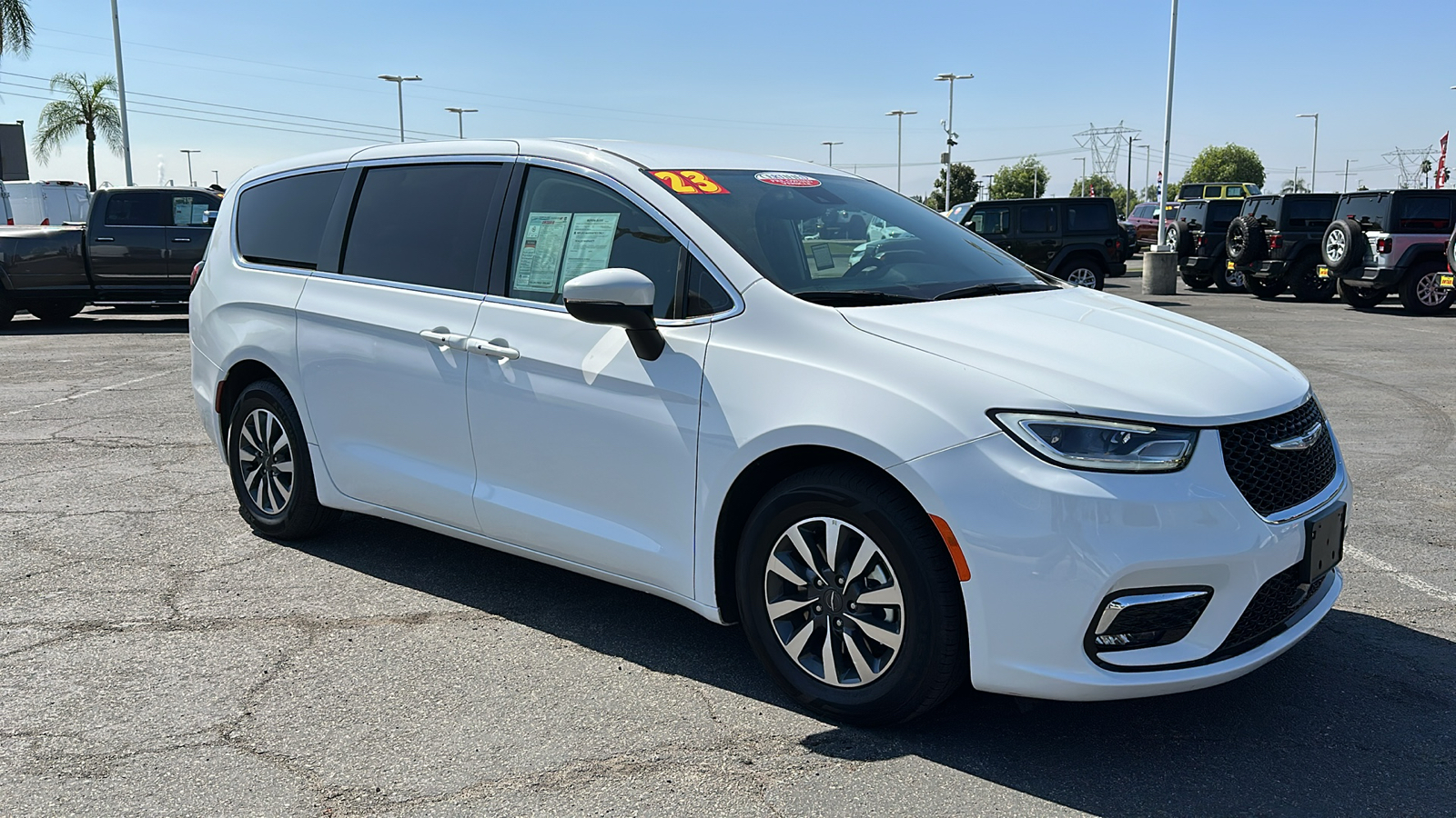 2023 Chrysler Pacifica Hybrid Touring L 1