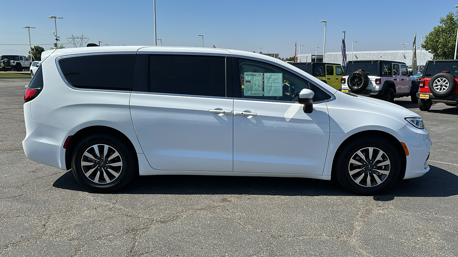 2023 Chrysler Pacifica Hybrid Touring L 3