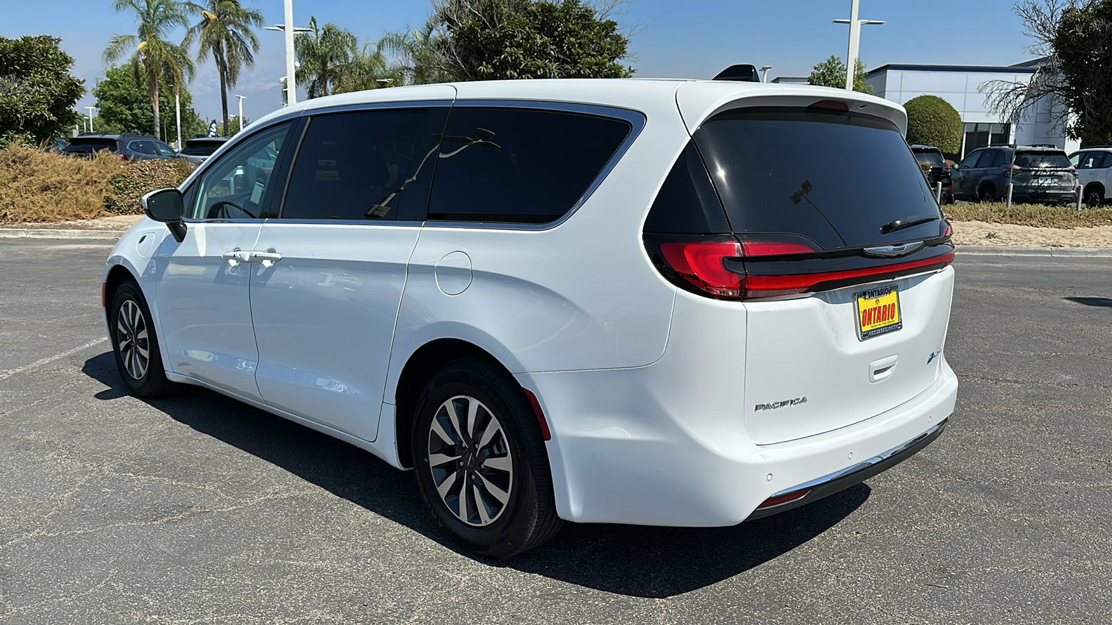 2023 Chrysler Pacifica Hybrid Touring L 6