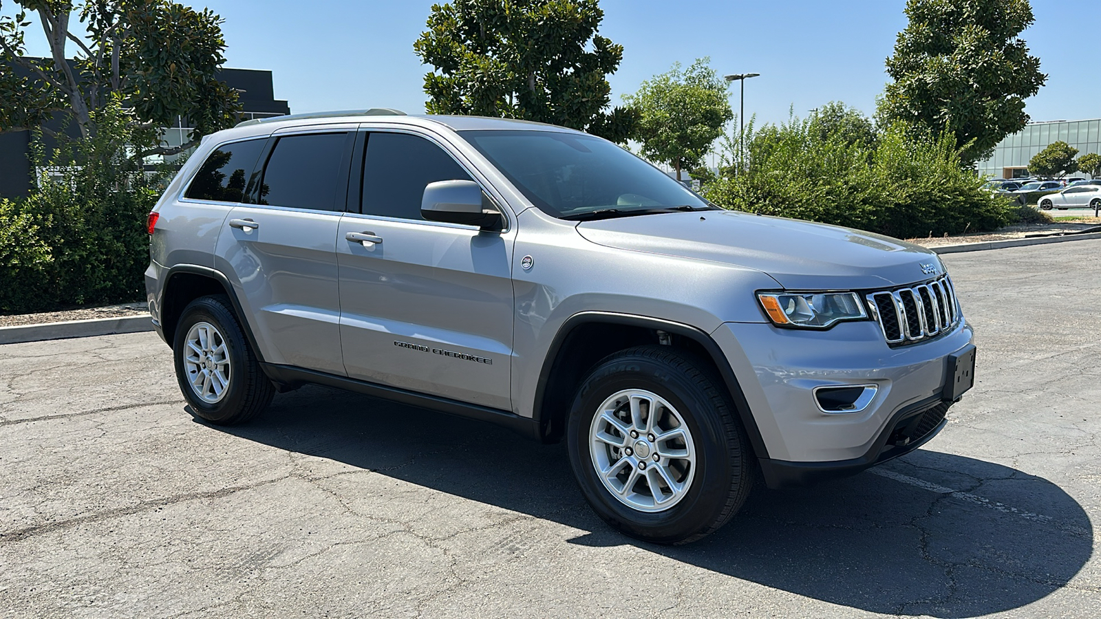 2018 Jeep Grand Cherokee Laredo E 2