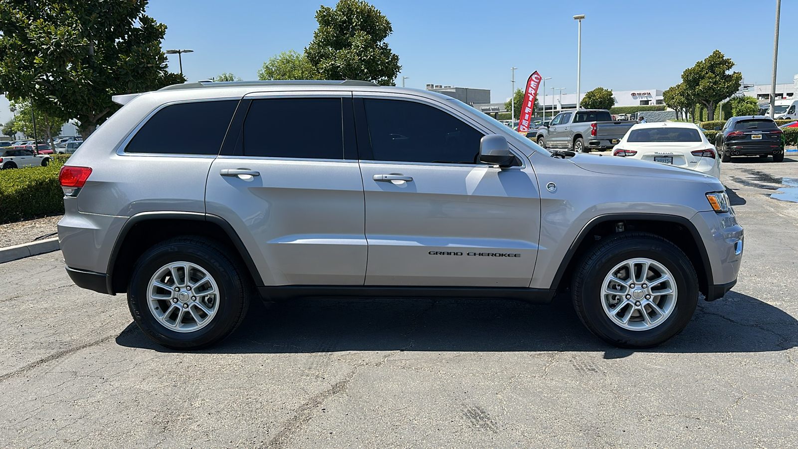 2018 Jeep Grand Cherokee Laredo E 3