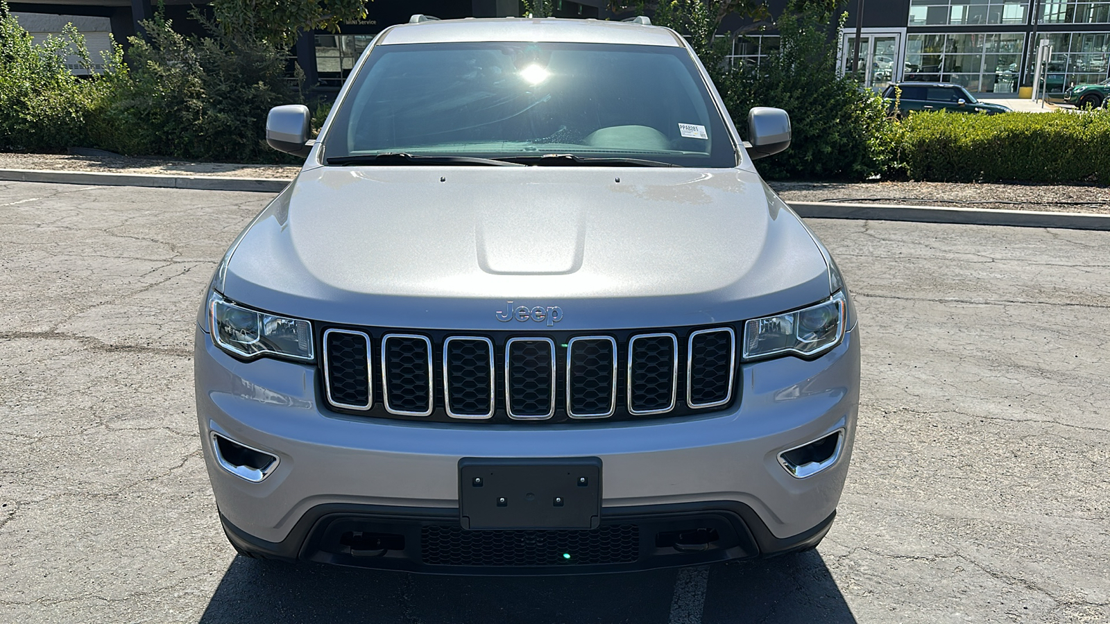 2018 Jeep Grand Cherokee Laredo E 9