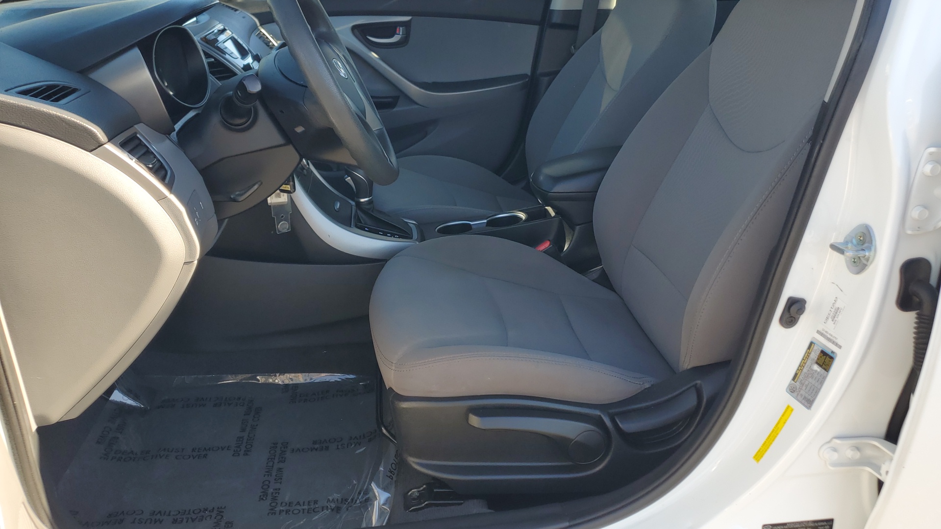 2016 Hyundai Elantra SE 10