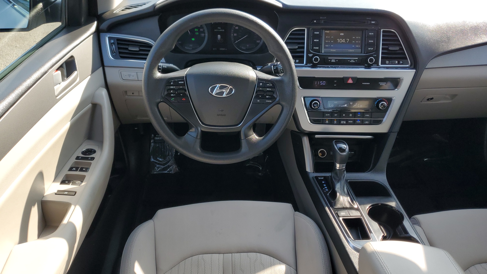 2016 Hyundai Sonata Hybrid SE 14