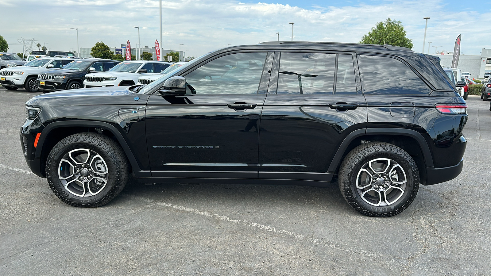 2023 Jeep Grand Cherokee Trailhawk 4xe 7